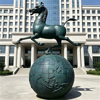 Scultura di cavallo in bronzo